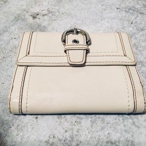Coach Vintage Bifold Ivory Buckle Snap wallet